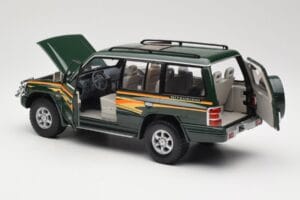 Mitsubishi Pajero V20 LWB Zaļš Sun Star 1:18 1225 Metāls — attēls 5 no 8