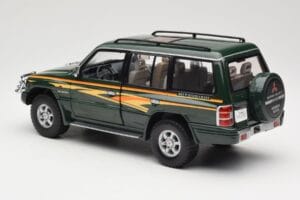 Mitsubishi Pajero V20 LWB Zaļš Sun Star 1:18 1225 Metāls — attēls 7 no 8