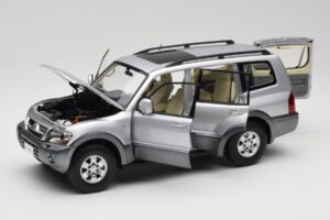 Mitsubishi Pajero V73 Zils YC Model 1:18 241218040102010209 Metāls — attēls 2 no 8