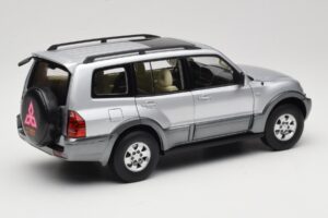 Mitsubishi Pajero V73 Zils YC Model 1:18 241218040102010209 Metāls — attēls 3 no 8