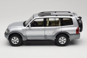 Mitsubishi Pajero V73 Zils YC Model 1:18 241218040102010209 Metāls — attēls 4 no 8