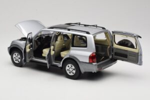 Mitsubishi Pajero V73 Zils YC Model 1:18 241218040102010209 Metāls — attēls 5 no 8