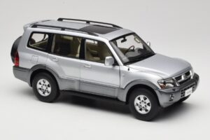 Mitsubishi Pajero V73 Zils YC Model 1:18 241218040102010209 Metāls — attēls 6 no 8