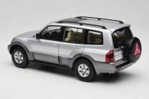 Mitsubishi Pajero V73 Zils YC Model 1:18 241218040102010209 Metāls — attēls 7 no 8