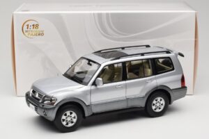 Mitsubishi Pajero V73 Zils YC Model 1:18 241218040102010209 Metāls — attēls 8 no 8