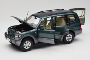 Mitsubishi Pajero V73 Zaļš YC Model 1:18 241218040101010215 Metāls — attēls 2 no 8