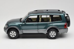 Mitsubishi Pajero V73 Zaļš YC Model 1:18 241218040101010215 Metāls — attēls 4 no 8