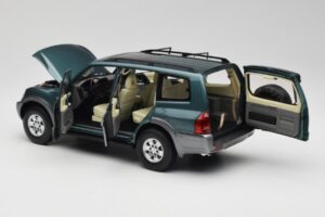 Mitsubishi Pajero V73 Zaļš YC Model 1:18 241218040101010215 Metāls — attēls 5 no 8