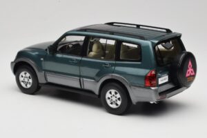 Mitsubishi Pajero V73 Zaļš YC Model 1:18 241218040101010215 Metāls — attēls 7 no 8