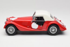 Morgan 4/4 Plus Competition Hardtop Sarkans Kyosho 1:18 08114R Metāls — attēls 4 no 8