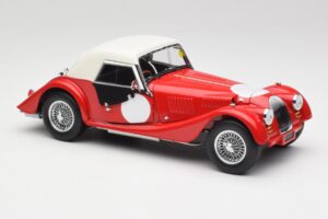 Morgan 4/4 Plus Competition Hardtop Sarkans Kyosho 1:18 08114R Metāls — attēls 6 no 8