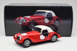 Morgan 4/4 Plus Competition Hardtop Sarkans Kyosho 1:18 08114R Metāls — attēls 8 no 8