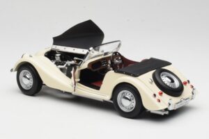 Morgan 4/4 Series II Balts Kyosho 1:18 08111W Metāls — attēls 5 no 8