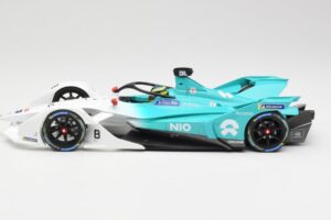 NIO 004 Team NIO #8 T. Dillmann Formula E Season 5 2019 Minichamps 1:18 114180008 Metāls — attēls 3 no 6