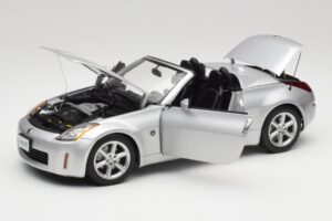 Nissan 350Z Z33 Roadster Diamond Sudrabs AUTOart 1:18 77371 Metāls — attēls 2 no 8