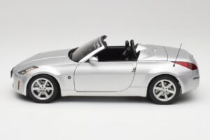 Nissan 350Z Z33 Roadster Diamond Sudrabs AUTOart 1:18 77371 Metāls — attēls 4 no 8