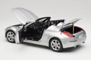 Nissan 350Z Z33 Roadster Diamond Sudrabs AUTOart 1:18 77371 Metāls — attēls 5 no 8
