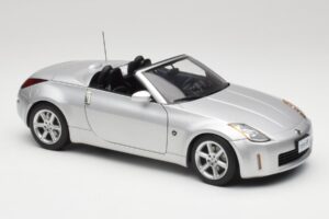 Nissan 350Z Z33 Roadster Diamond Sudrabs AUTOart 1:18 77371 Metāls — attēls 6 no 8