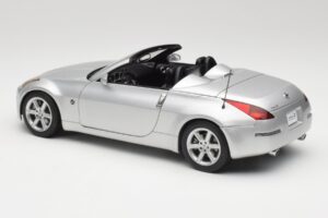 Nissan 350Z Z33 Roadster Diamond Sudrabs AUTOart 1:18 77371 Metāls — attēls 7 no 8