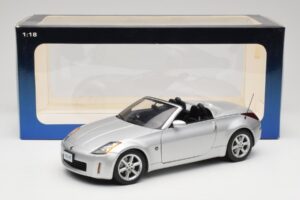 Nissan 350Z Z33 Roadster Diamond Sudrabs AUTOart 1:18 77371 Metāls — attēls 8 no 8