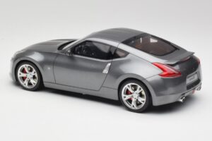 Nissan 370Z Z34 Gun Metallic Otto 1:18 OT465 Sveķi — attēls 5 no 6