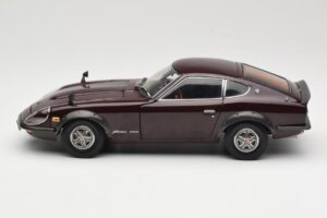 Nissan Fairlady 240Z-G S30 Bordo Kyosho 1:18 08212M Metāls — attēls 4 no 8