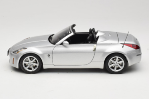 Nissan Fairlady Z Z33 Roadster Diamond Silver AUTOart 1:18 77376 Metāls — attēls 4 no 8