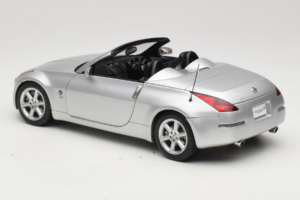 Nissan Fairlady Z Z33 Roadster Diamond Silver AUTOart 1:18 77376 Metāls — attēls 7 no 8
