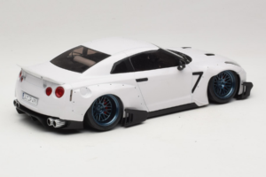 Nissan GT-R R35 Boost Wars 2 Balts Jp Kraemo 1:18 KRAEMO001 Metāls — attēls 3 no 7