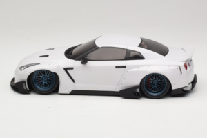 Nissan GT-R R35 Boost Wars 2 Balts Jp Kraemo 1:18 KRAEMO001 Metāls — attēls 4 no 7