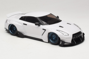 Nissan GT-R R35 Boost Wars 2 Balts Jp Kraemo 1:18 KRAEMO001 Metāls — attēls 5 no 7