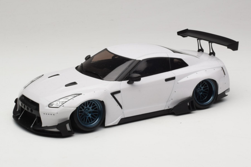 Nissan GT-R R35 Boost Wars 2 Balts Jp Kraemo 1:18 KRAEMO001 Metāls