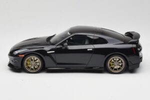 Nissan GT-R R35 Takumi Edition Midnight Purple GT Spirit 1:18 GT932 Sveķi — attēls 3 no 6