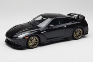 Nissan GT-R R35 Takumi Edition Midnight Purple GT Spirit 1:18 GT932 Sveķi