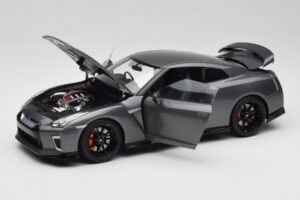 Nissan GT-R R35 Track Edition NISMO Gun Metallic MotorHelix 1:18 M83507 Metāls — attēls 2 no 8
