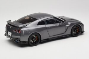 Nissan GT-R R35 Track Edition NISMO Gun Metallic MotorHelix 1:18 M83507 Metāls — attēls 3 no 8