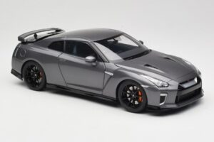 Nissan GT-R R35 Track Edition NISMO Gun Metallic MotorHelix 1:18 M83507 Metāls — attēls 6 no 8