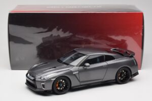 Nissan GT-R R35 Track Edition NISMO Gun Metallic MotorHelix 1:18 M83507 Metāls — attēls 8 no 8
