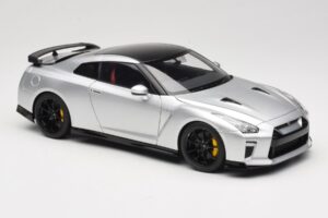 Nissan GT-R R35 Track Edition NISMO T-Spec Ultimate Metal Silver MotorHelix 1:18 M83517 Metāls — attēls 6 no 8