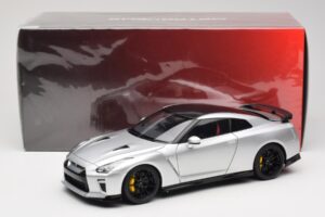 Nissan GT-R R35 Track Edition NISMO T-Spec Ultimate Metal Silver MotorHelix 1:18 M83517 Metāls — attēls 8 no 8