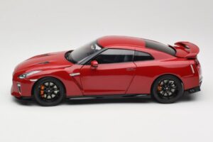 Nissan GT-R R35 Track Edition NISMO Vibrant Red MotorHelix 1:18 M83511 Metāls — attēls 4 no 8