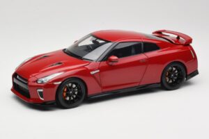 Nissan GT-R R35 Track Edition NISMO Vibrant Red MotorHelix 1:18 M83511 Metāls