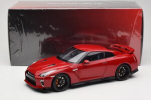 Nissan GT-R R35 Track Edition NISMO Vibrant Red MotorHelix 1:18 M83511 Metāls — attēls 8 no 8