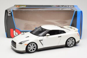 Nissan GT-R R35 Balts Bburago 1:18 18-12079 Metāls — attēls 8 no 8
