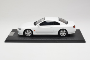 Nissan Silvia S15 Spec-S Balts Cracked Plexi One Model 1:18 REMC034 Metāls