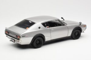 Nissan Skyline 2000 GT-R KPGC110 Sudrabs Kyosho 1:18 08255S Metāls — attēls 3 no 8