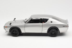 Nissan Skyline 2000 GT-R KPGC110 Sudrabs Kyosho 1:18 08255S Metāls — attēls 4 no 8