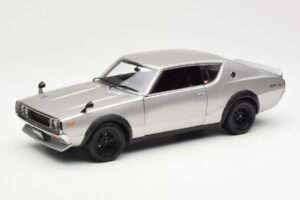 Nissan Skyline 2000 GT-R KPGC110 Sudrabs Kyosho 1:18 08255S Metāls