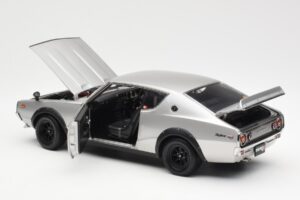 Nissan Skyline 2000 GT-R KPGC110 Sudrabs Kyosho 1:18 08255S Metāls — attēls 5 no 8