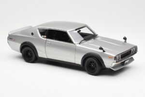Nissan Skyline 2000 GT-R KPGC110 Sudrabs Kyosho 1:18 08255S Metāls — attēls 6 no 8